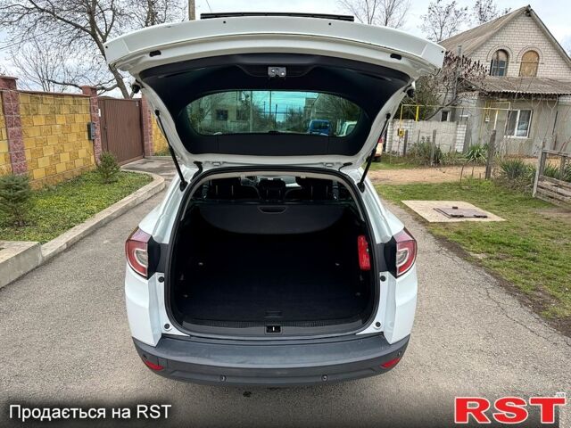 Белый Рено Меган, объемом двигателя 1.4 л и пробегом 20700 тыс. км за 6900 $, фото 7 на Automoto.ua