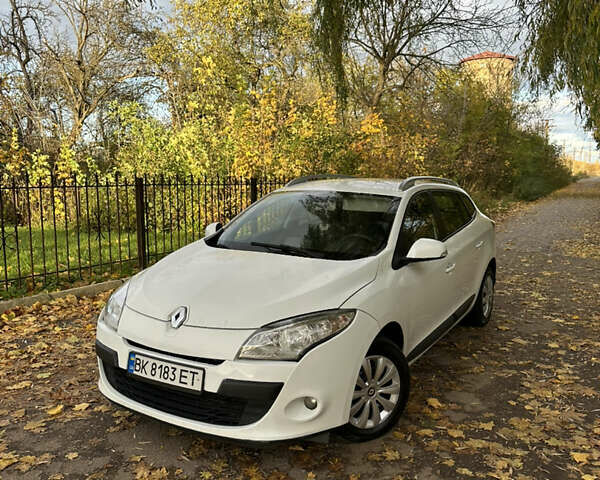 Белый Рено Меган, объемом двигателя 1.5 л и пробегом 257 тыс. км за 5250 $, фото 2 на Automoto.ua