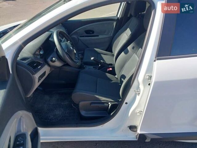 Білий Рено Меган, об'ємом двигуна 1.46 л та пробігом 300 тис. км за 6200 $, фото 12 на Automoto.ua