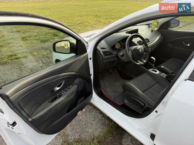 Белый Рено Меган, объемом двигателя 1.46 л и пробегом 299 тыс. км за 6200 $, фото 30 на Automoto.ua