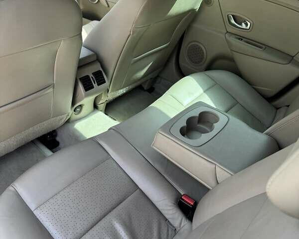 Білий Рено Меган, об'ємом двигуна 2 л та пробігом 230 тис. км за 7600 $, фото 8 на Automoto.ua