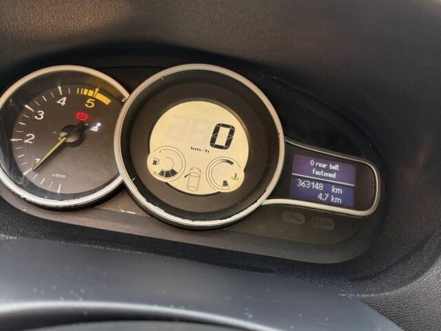 Белый Рено Меган, объемом двигателя 1.5 л и пробегом 363 тыс. км за 5500 $, фото 9 на Automoto.ua