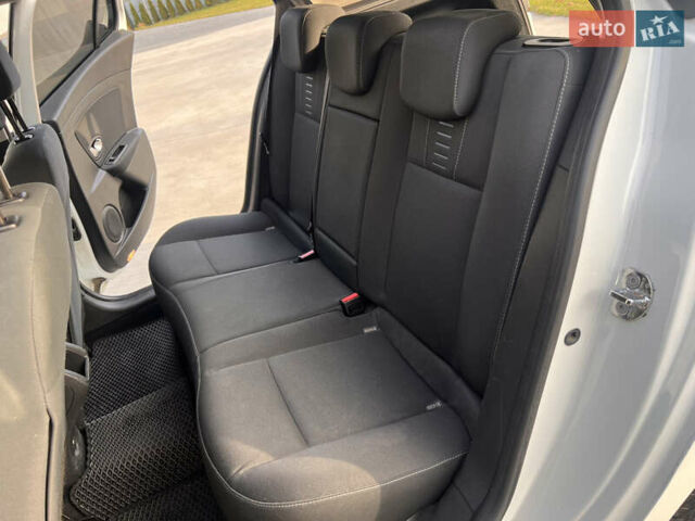 Білий Рено Меган, об'ємом двигуна 1.46 л та пробігом 226 тис. км за 7500 $, фото 9 на Automoto.ua