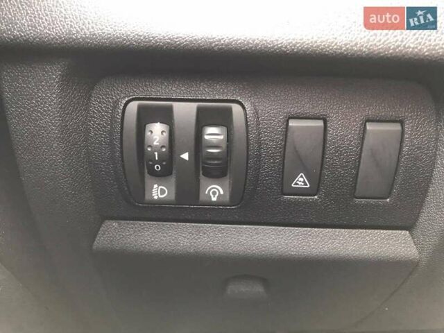 Белый Рено Меган, объемом двигателя 1.5 л и пробегом 250 тыс. км за 6300 $, фото 2 на Automoto.ua