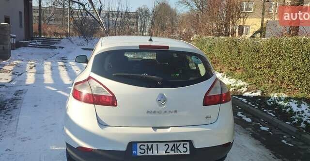 Белый Рено Меган, объемом двигателя 1.5 л и пробегом 287 тыс. км за 5000 $, фото 4 на Automoto.ua