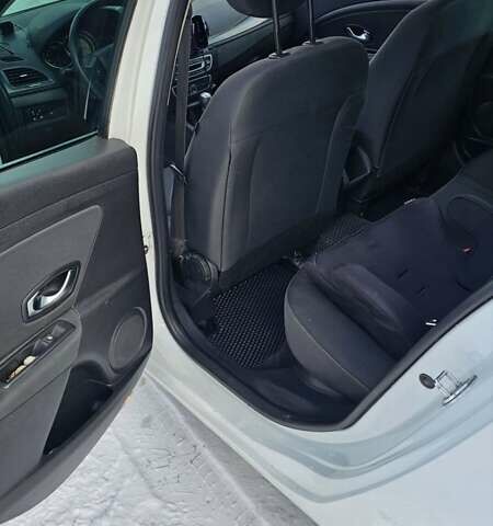 Білий Рено Меган, об'ємом двигуна 1.46 л та пробігом 232 тис. км за 7200 $, фото 11 на Automoto.ua