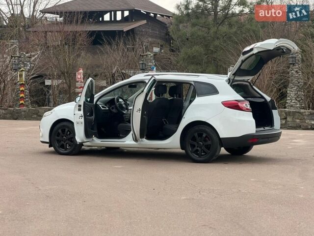 Белый Рено Меган, объемом двигателя 1.5 л и пробегом 217 тыс. км за 8250 $, фото 14 на Automoto.ua