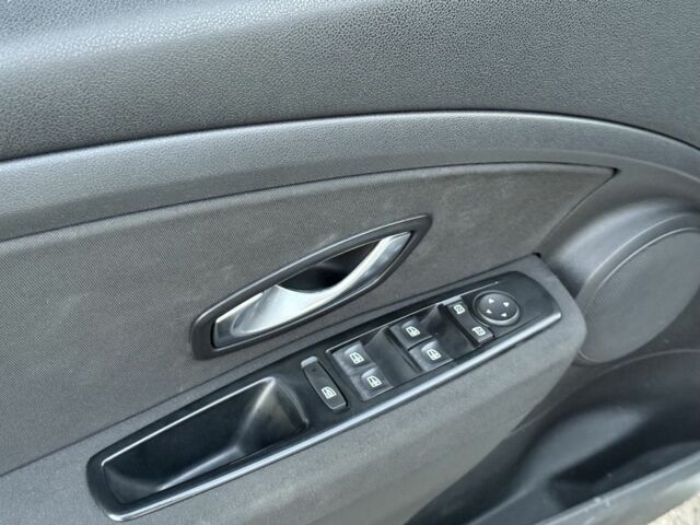 Белый Рено Меган, объемом двигателя 1.5 л и пробегом 243 тыс. км за 7500 $, фото 12 на Automoto.ua