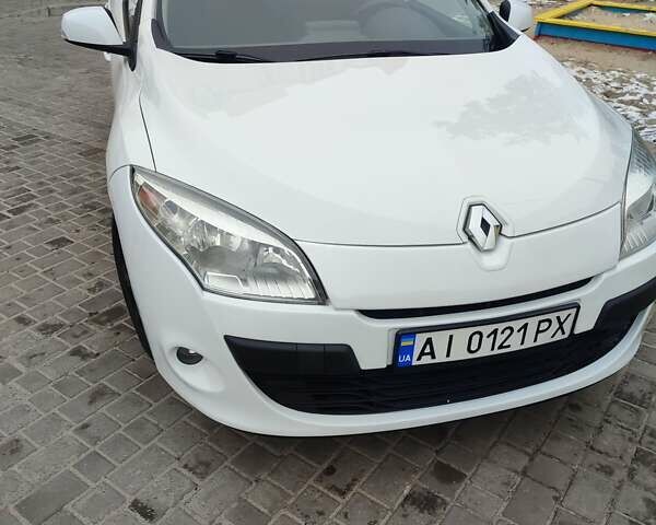 Рено Меган 2010 в Вышгороде на Automoto.ua Белый Рено Меган, объемом двигателя 1.6 л и пробегом 212 тыс. км за 7500 $, фото 4 на Automoto.ua