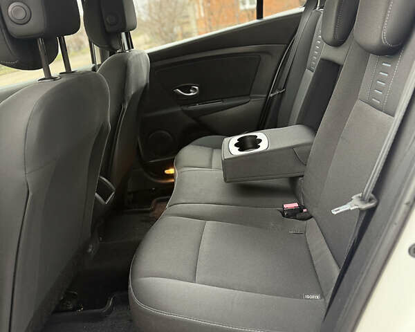 Белый Рено Меган, объемом двигателя 1.6 л и пробегом 211 тыс. км за 7399 $, фото 24 на Automoto.ua