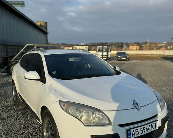 Білий Рено Меган, об'ємом двигуна 1.46 л та пробігом 299 тис. км за 6700 $, фото 1 на Automoto.ua