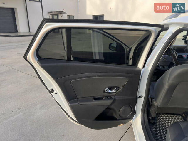 Білий Рено Меган, об'ємом двигуна 1.46 л та пробігом 226 тис. км за 7500 $, фото 10 на Automoto.ua