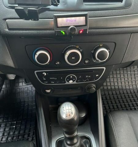 Білий Рено Меган, об'ємом двигуна 1.46 л та пробігом 250 тис. км за 6900 $, фото 48 на Automoto.ua