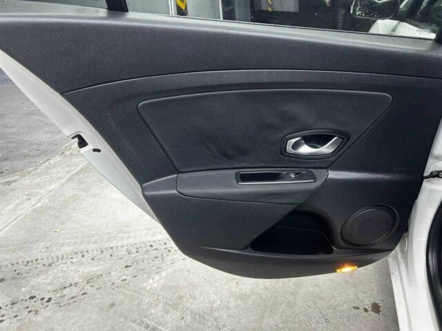 Белый Рено Меган, объемом двигателя 1.5 л и пробегом 295 тыс. км за 6900 $, фото 19 на Automoto.ua