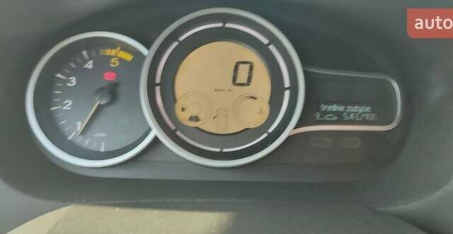 Белый Рено Меган, объемом двигателя 1.5 л и пробегом 287 тыс. км за 5000 $, фото 13 на Automoto.ua