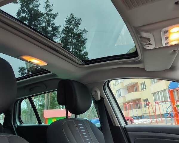 Рено Меган 2010 в Вышгороде на Automoto.ua Белый Рено Меган, объемом двигателя 1.6 л и пробегом 212 тыс. км за 7500 $, фото 12 на Automoto.ua