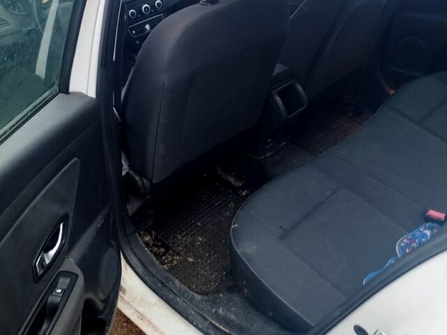 Белый Рено Меган, объемом двигателя 1.6 л и пробегом 208 тыс. км за 4500 $, фото 6 на Automoto.ua