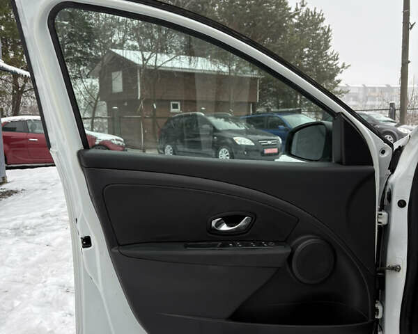 Белый Рено Меган, объемом двигателя 1.6 л и пробегом 250 тыс. км за 7300 $, фото 15 на Automoto.ua