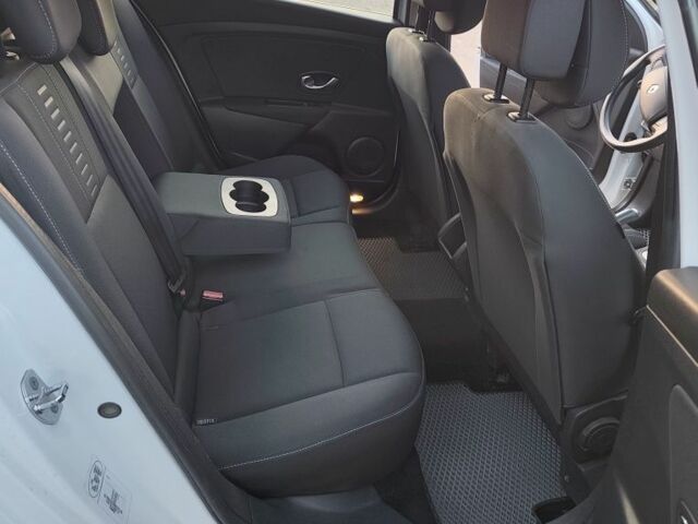 Белый Рено Меган, объемом двигателя 1.5 л и пробегом 300 тыс. км за 6500 $, фото 15 на Automoto.ua