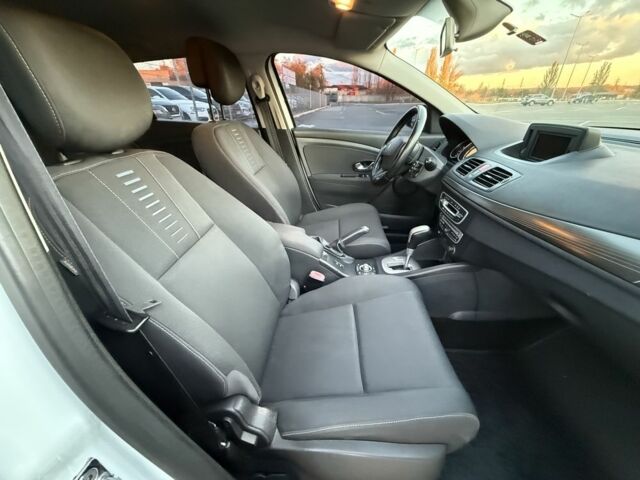 Белый Рено Меган, объемом двигателя 1.5 л и пробегом 243 тыс. км за 7500 $, фото 8 на Automoto.ua