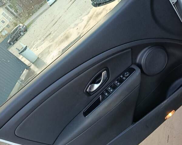 Белый Рено Меган, объемом двигателя 1.46 л и пробегом 205 тыс. км за 6800 $, фото 3 на Automoto.ua