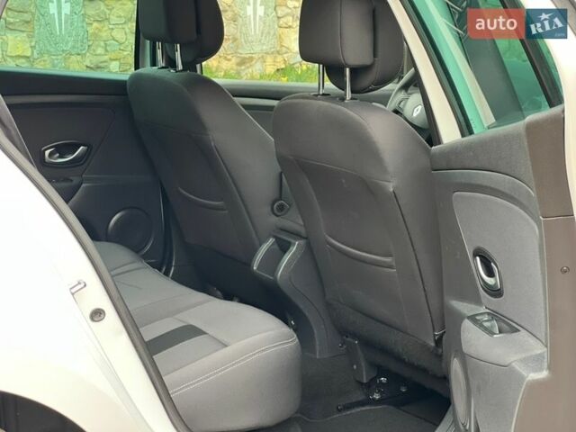 Белый Рено Меган, объемом двигателя 1.5 л и пробегом 217 тыс. км за 8250 $, фото 30 на Automoto.ua