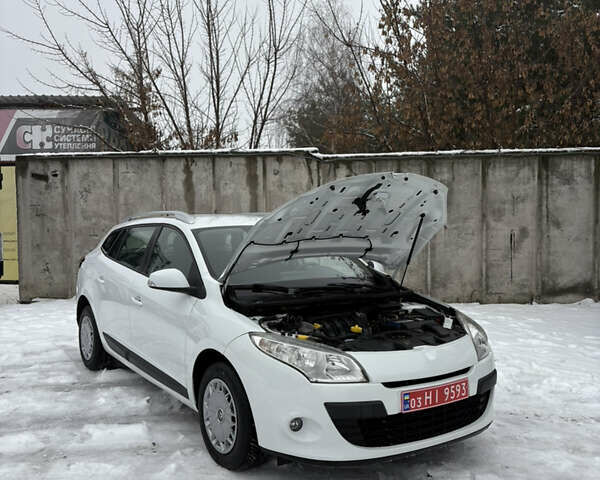 Белый Рено Меган, объемом двигателя 1.6 л и пробегом 250 тыс. км за 7300 $, фото 54 на Automoto.ua