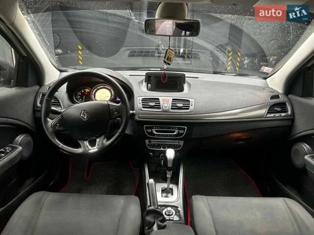 Білий Рено Меган, об'ємом двигуна 1.46 л та пробігом 295 тис. км за 6900 $, фото 10 на Automoto.ua
