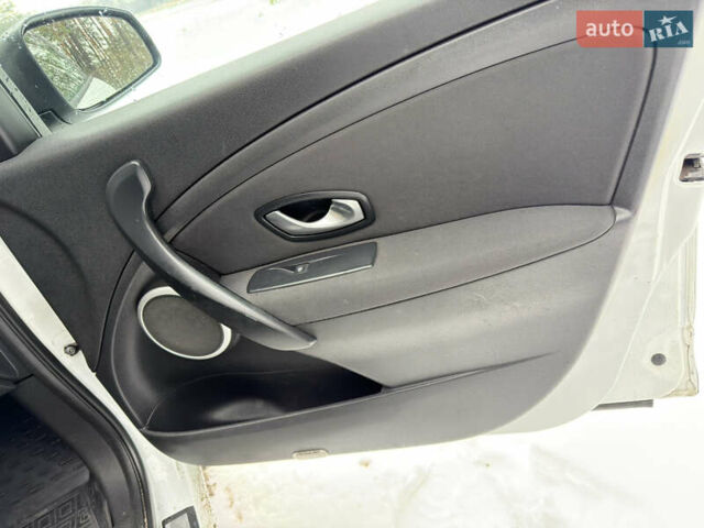 Білий Рено Меган, об'ємом двигуна 1.87 л та пробігом 302 тис. км за 6200 $, фото 22 на Automoto.ua