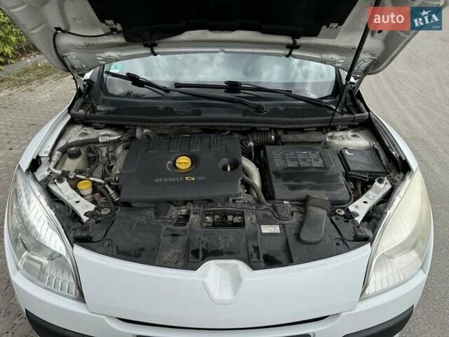 Белый Рено Меган, объемом двигателя 2 л и пробегом 245 тыс. км за 7800 $, фото 4 на Automoto.ua