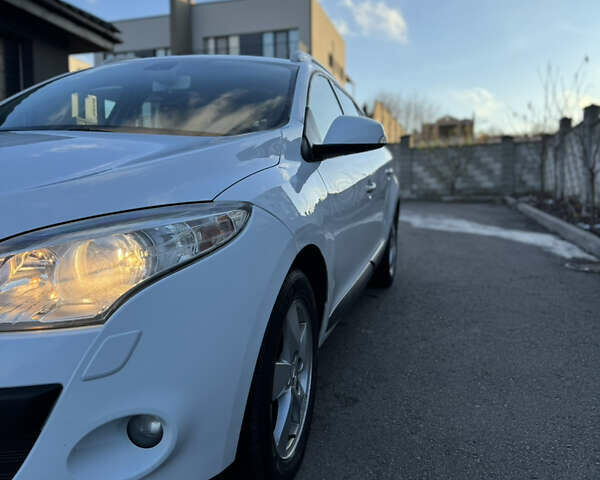 Белый Рено Меган, объемом двигателя 1.46 л и пробегом 298 тыс. км за 6200 $, фото 11 на Automoto.ua