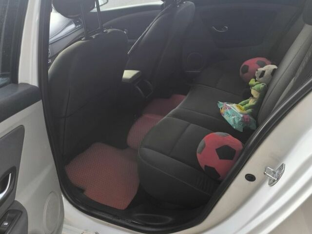 Белый Рено Меган, объемом двигателя 1.5 л и пробегом 269 тыс. км за 7000 $, фото 11 на Automoto.ua