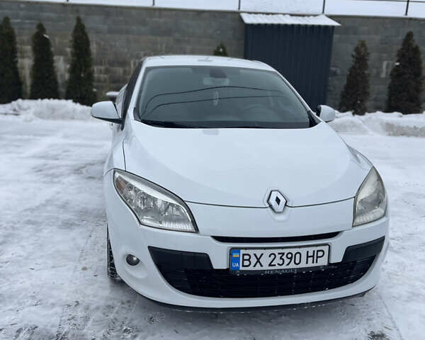 Белый Рено Меган, объемом двигателя 1.46 л и пробегом 289 тыс. км за 5999 $, фото 3 на Automoto.ua