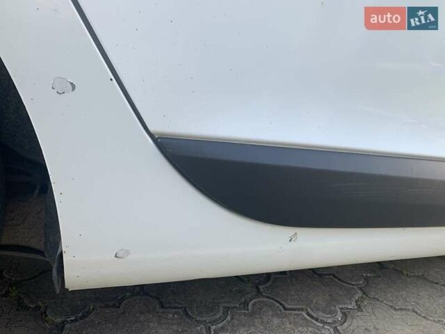 Белый Рено Меган, объемом двигателя 1.46 л и пробегом 210 тыс. км за 6300 $, фото 6 на Automoto.ua