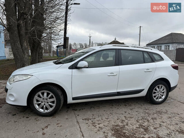 Белый Рено Меган, объемом двигателя 1.6 л и пробегом 211 тыс. км за 7399 $, фото 2 на Automoto.ua