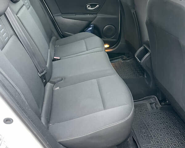 Белый Рено Меган, объемом двигателя 1.46 л и пробегом 264 тыс. км за 6500 $, фото 9 на Automoto.ua