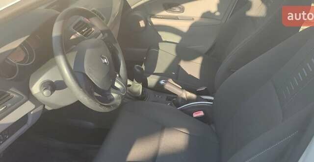 Белый Рено Меган, объемом двигателя 1.5 л и пробегом 287 тыс. км за 5000 $, фото 11 на Automoto.ua