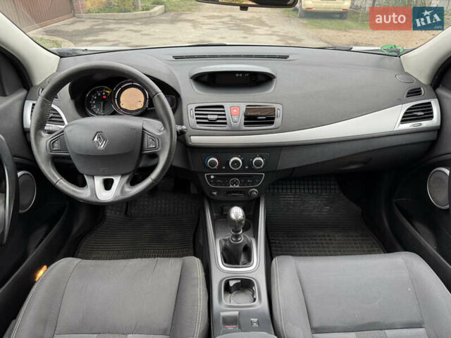 Белый Рено Меган, объемом двигателя 1.39 л и пробегом 207 тыс. км за 7200 $, фото 20 на Automoto.ua