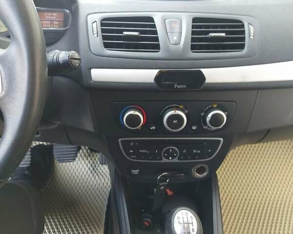 Белый Рено Меган, объемом двигателя 1.46 л и пробегом 213 тыс. км за 6800 $, фото 15 на Automoto.ua