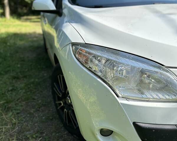 Белый Рено Меган, объемом двигателя 1.46 л и пробегом 255 тыс. км за 7500 $, фото 5 на Automoto.ua