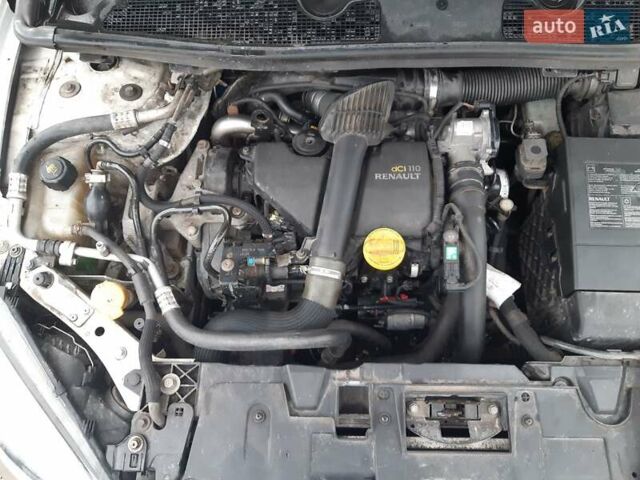 Белый Рено Меган, объемом двигателя 1.5 л и пробегом 290 тыс. км за 6700 $, фото 11 на Automoto.ua