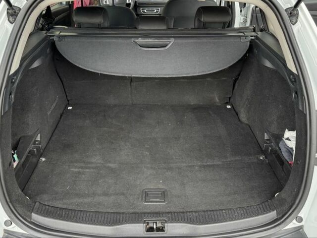 Белый Рено Меган, объемом двигателя 1.5 л и пробегом 250 тыс. км за 7700 $, фото 1 на Automoto.ua