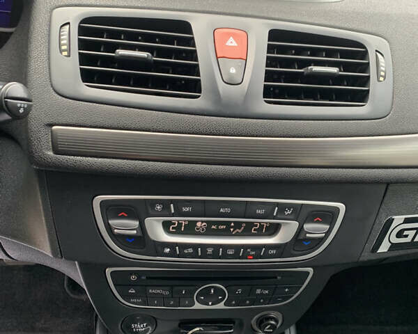 Белый Рено Меган, объемом двигателя 1.5 л и пробегом 221 тыс. км за 7200 $, фото 30 на Automoto.ua