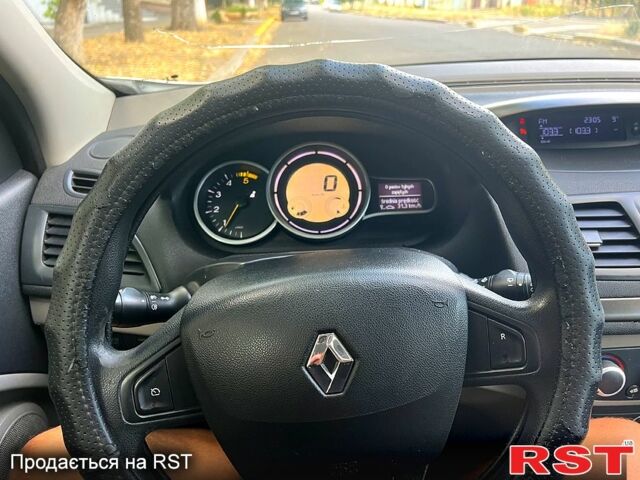 Белый Рено Меган, объемом двигателя 1.5 л и пробегом 180 тыс. км за 5700 $, фото 7 на Automoto.ua