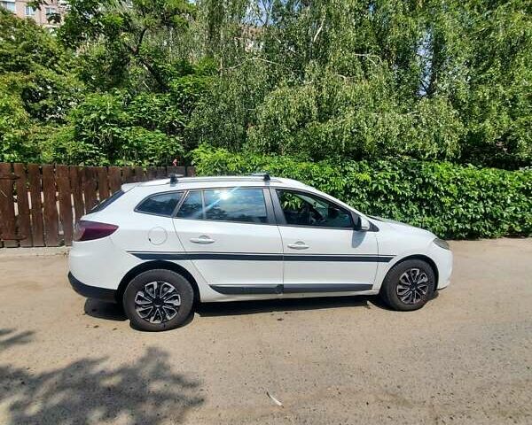 Білий Рено Меган, об'ємом двигуна 1.46 л та пробігом 300 тис. км за 6800 $, фото 3 на Automoto.ua