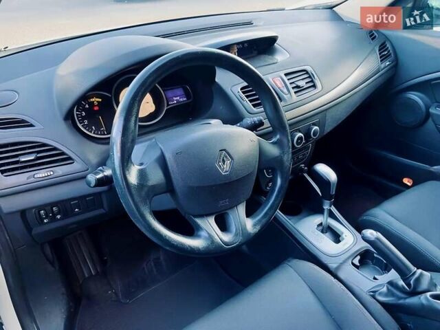 Білий Рено Меган, об'ємом двигуна 1.46 л та пробігом 295 тис. км за 6100 $, фото 5 на Automoto.ua