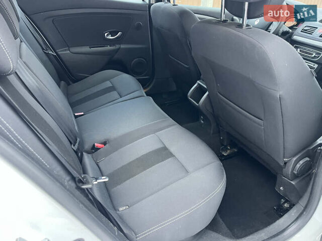 Білий Рено Меган, об'ємом двигуна 1.46 л та пробігом 239 тис. км за 7550 $, фото 29 на Automoto.ua