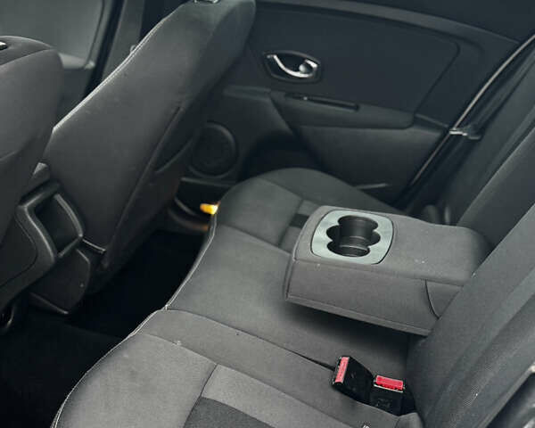 Білий Рено Меган, об'ємом двигуна 1.5 л та пробігом 197 тис. км за 7400 $, фото 8 на Automoto.ua