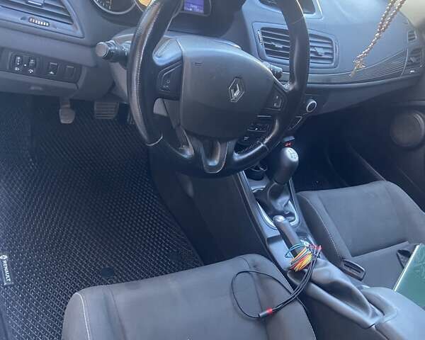 Белый Рено Меган, объемом двигателя 1.5 л и пробегом 340 тыс. км за 5500 $, фото 6 на Automoto.ua