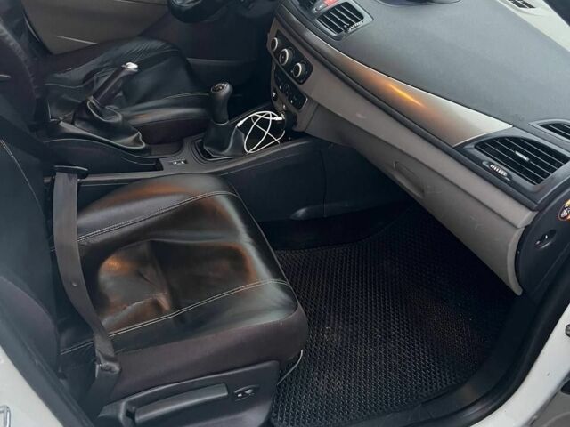 Білий Рено Меган, об'ємом двигуна 1.5 л та пробігом 201 тис. км за 6100 $, фото 5 на Automoto.ua